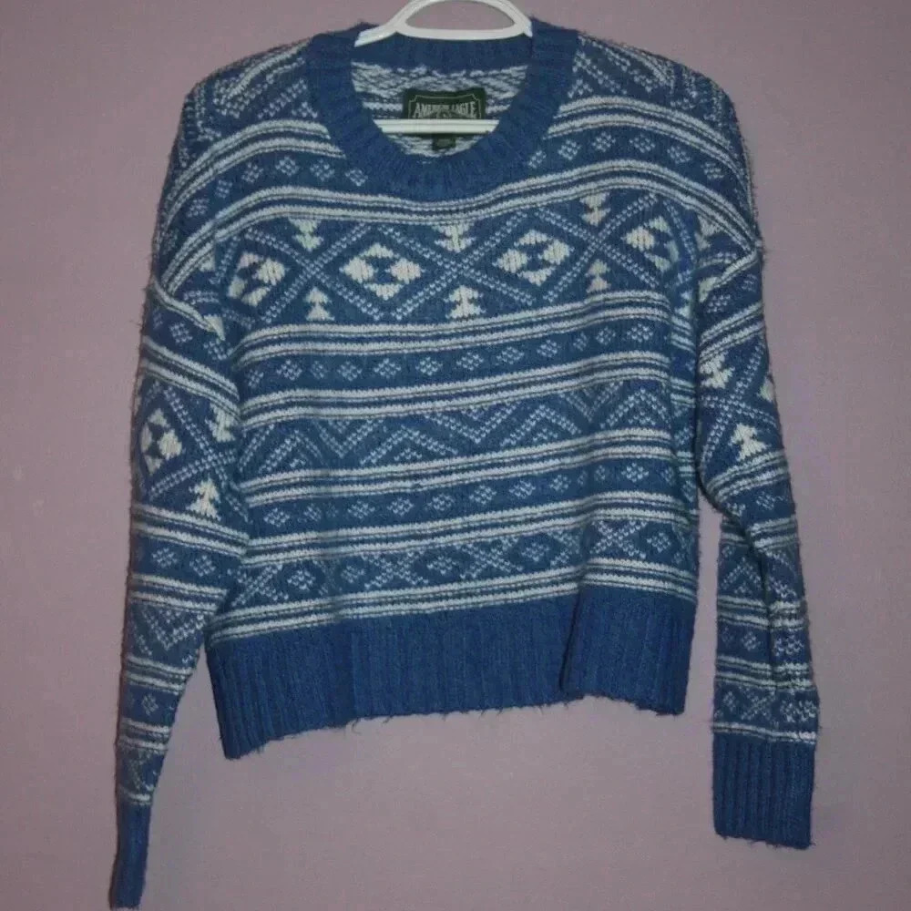 American Eagle Crew Sweater Medium